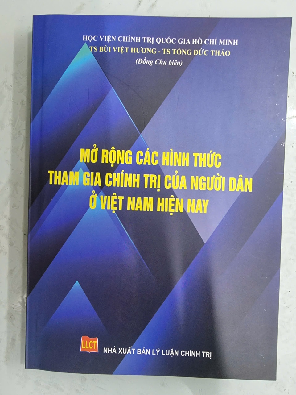 Mở rộng các hình thức tham gia chính trị của người dân ở Việt Nam hiện nay