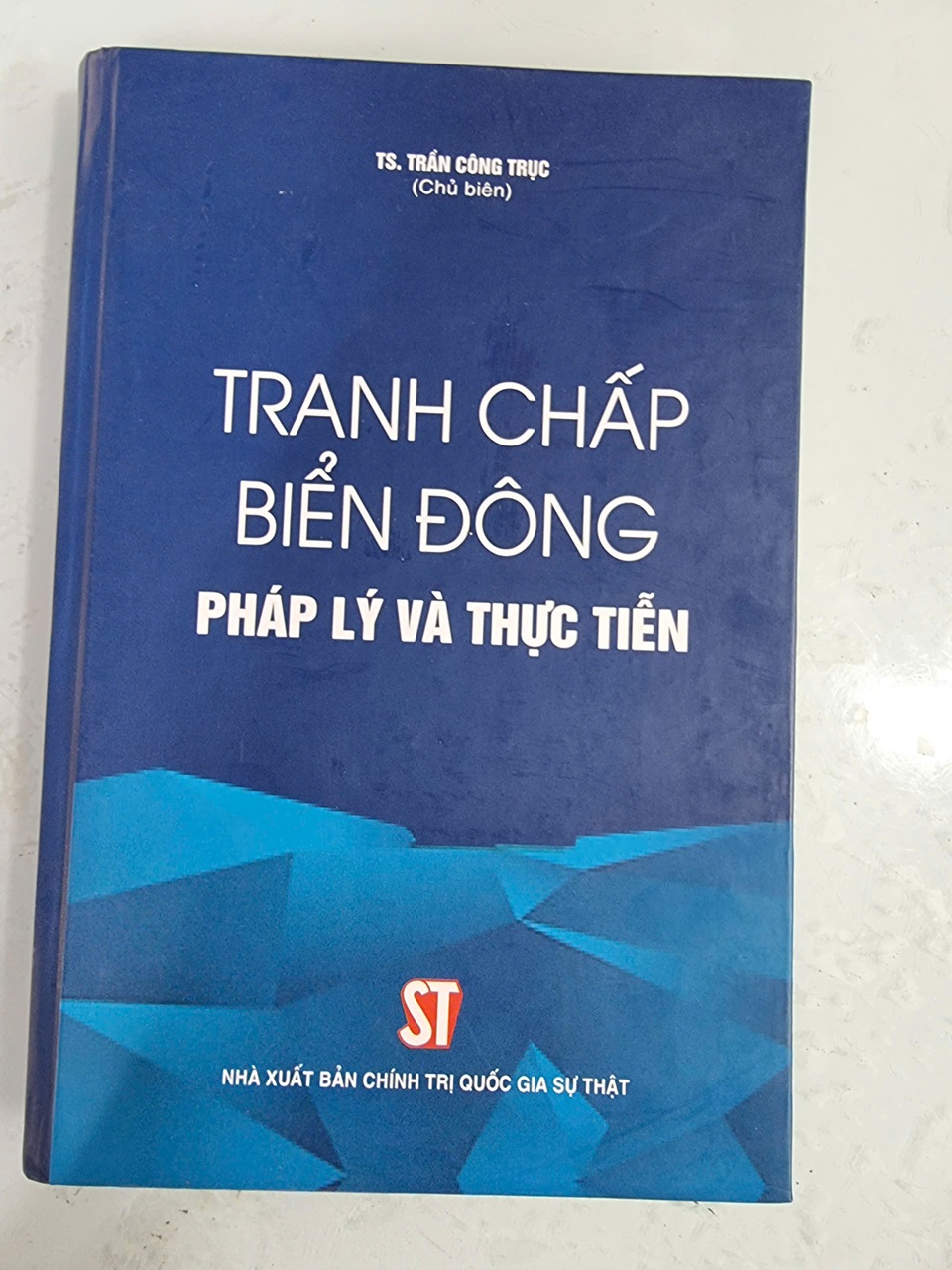 Tranh chấp biển Đông - Pháp lý và thực tiễn