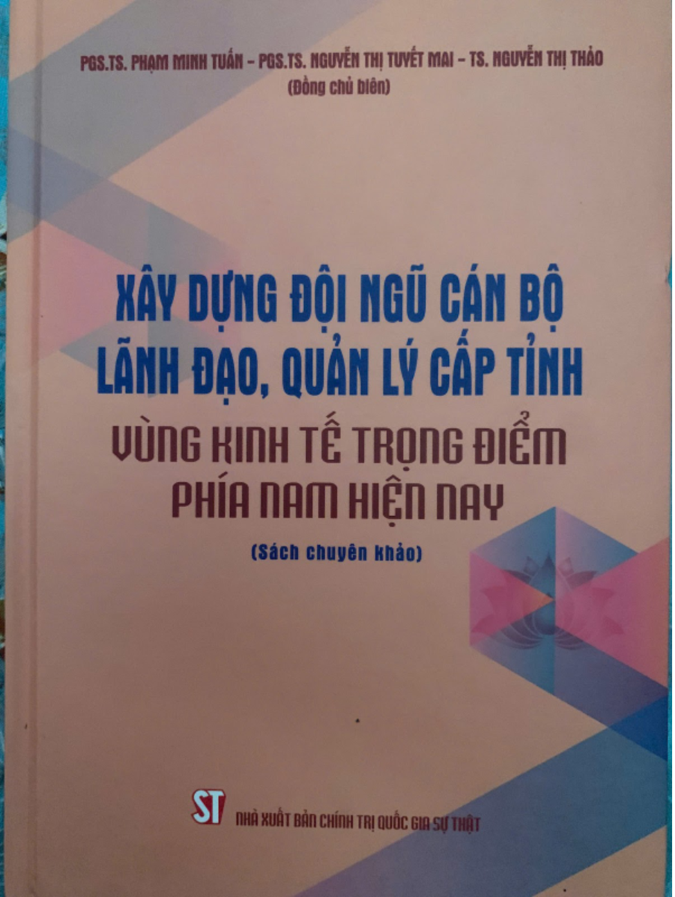 Xây dựng đội ngũ cán bộ lãnh đạo, quản lý cấp Tỉnh - Vùng kinh tế trọng điểm phía Nam hiện nay
