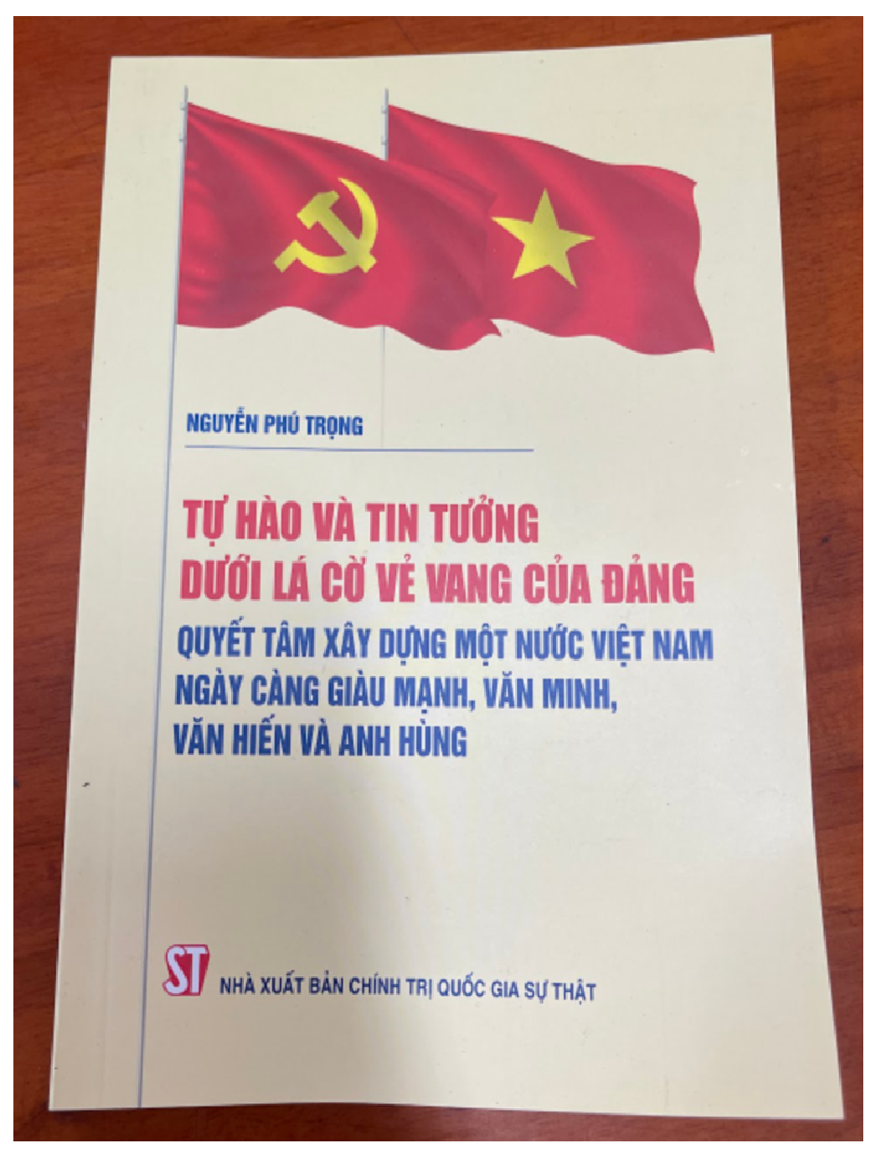 Tự hào và tin tưởng dưới lá cờ vẻ vang của Đảng quyết tâm xây dựng một nước Việt Nam ngày càng giàu mạnh, văn minh, văn hiến và anh hùng