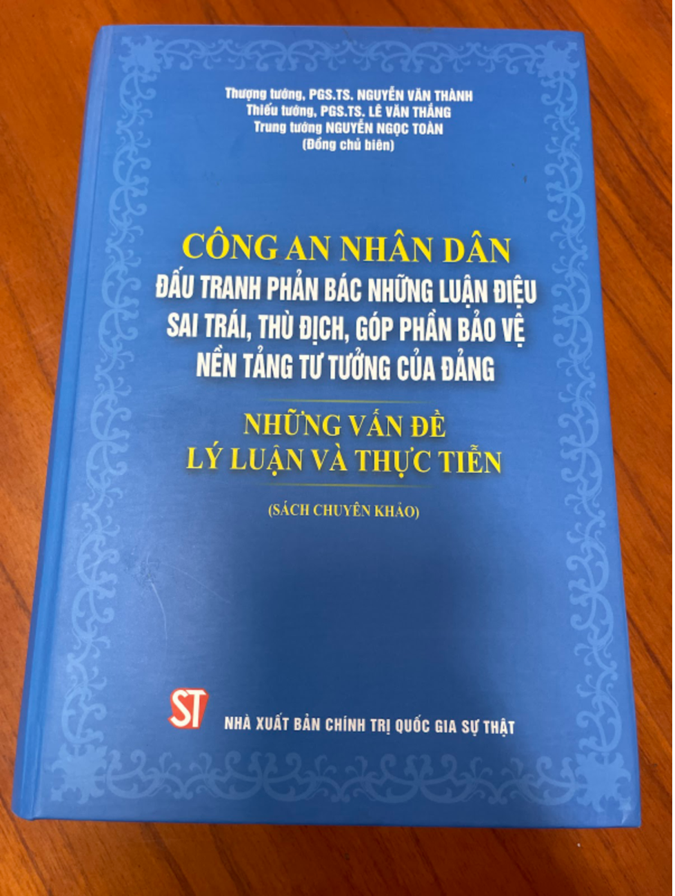 Công an nhân dân đấu tranh phản bác những luận điệu sai trái, thù địch, góp phần bảo vệ nền tảng tư tưởng của Đảng những vấn đề ý luận và thực tiễn