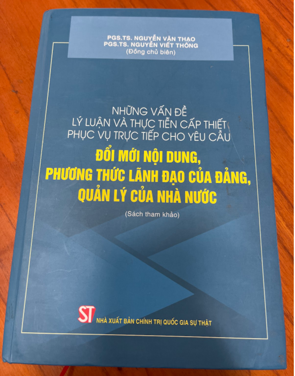 Những vấn đề lý luận và thực tiễn cấp thiết phục vụ trực tiếp cho yêu cầu đổi mới nội dung, phương thức lãnh đạo của Đảng, quản lý của Nhà nước